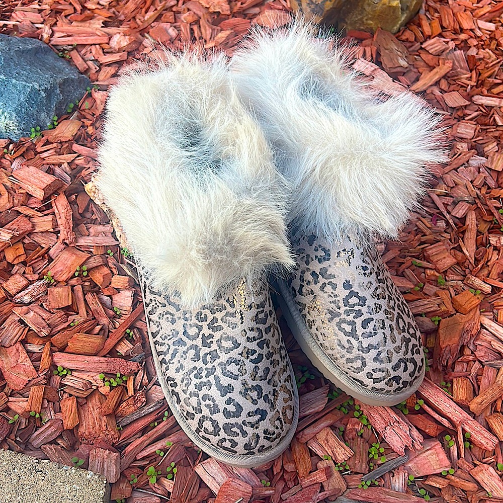 Very G Ladies 11 Eva Frost Fuzzy Taupe Leopard Boots
